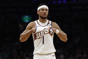年薪4920万美元！布克：直播比打NBA更赚钱 我也应该去直播😳